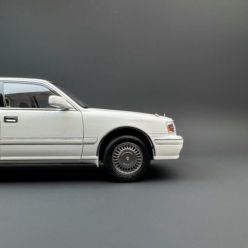 1:18 Scale Toyota Crown 155 Diecast Model Car – Alloy Build with Opening Doors, Hood, Trunk &amp; Functional Steering