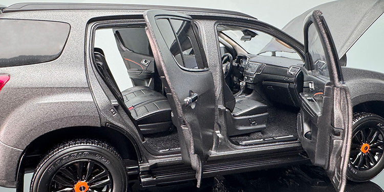 Isuzu MU-X 1:18 Scale Diecast Model – Premium Collectible