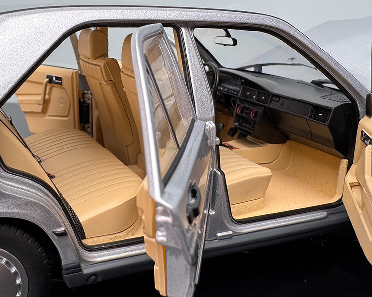 Mercedes-Benz 190E 1984 Diecast Model – 1:18 Scale Interactive Collectible