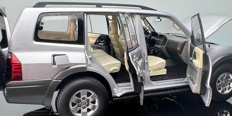 YC Model Mitsubishi Pajero V73 – 1:18 Scale Limited Edition Diecast Model