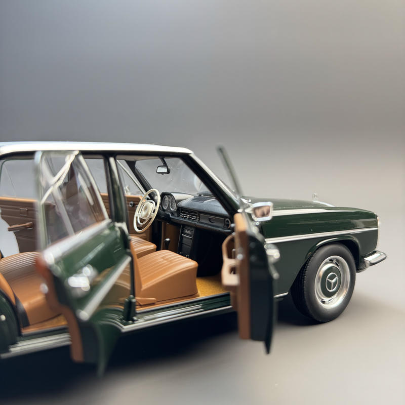 Norev Mercedes-Benz 200 W115 1968 1:18 Diecast Model Car – Green