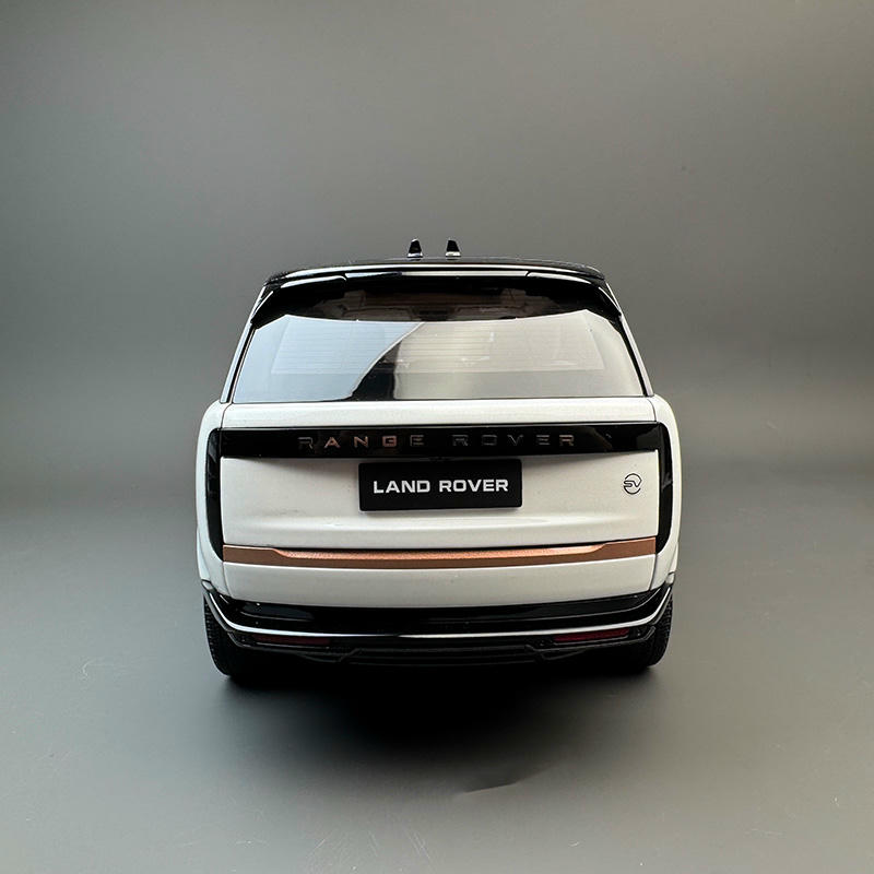 LCD 1:18 Land Rover Range Rover SV 2022 Long Wheelbase Diecast Car