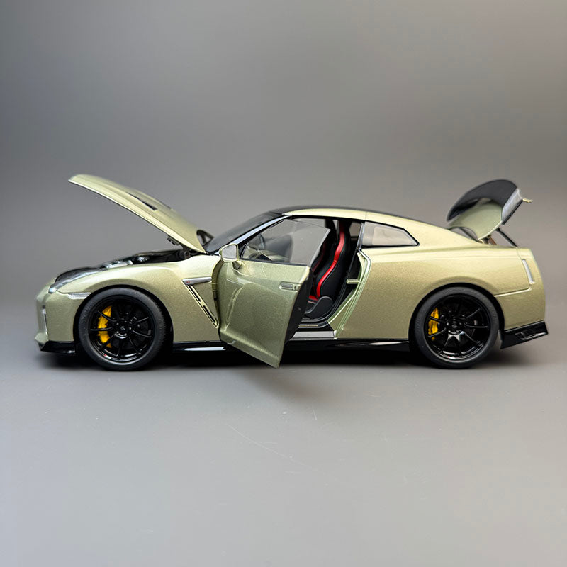 MotorHelix 1:18 Nissan R35 GT-R Diecast Car — Emerald Green