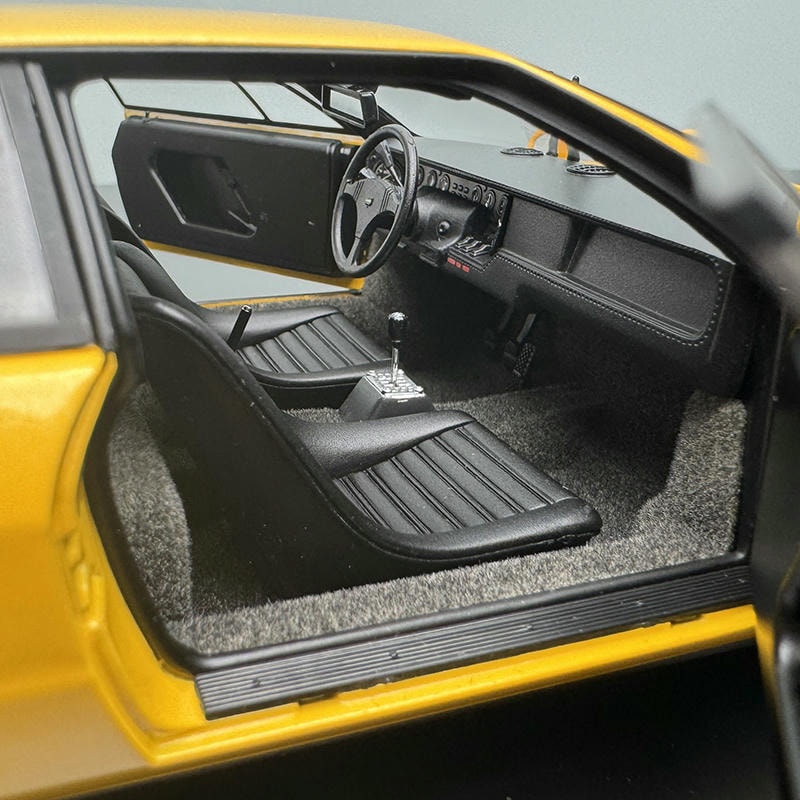 Kyosho 1:18 Lamborghini Urraco Rally Diecast Model – Collectible Replica