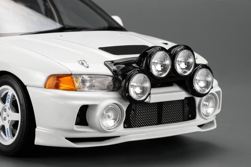 MotorHelix 1:18 Mitsubishi Lancer Evolution IV GSR Diecast Model