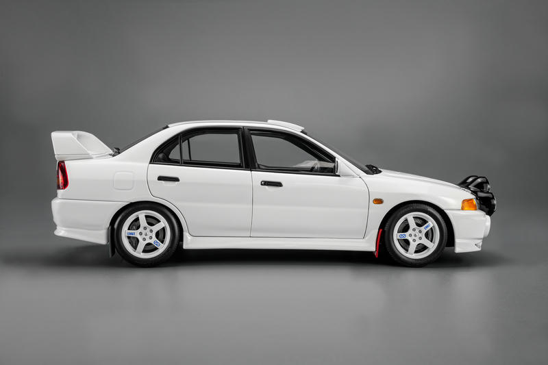 MotorHelix 1:18 Mitsubishi Lancer Evolution IV GSR Diecast Model
