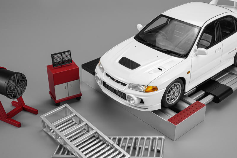 MotorHelix 1:18 Mitsubishi Lancer Evolution IV GSR Diecast Model