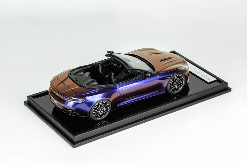 MotorHelix Aston Martin DB12 Coupe 1:18 Resin Model Car