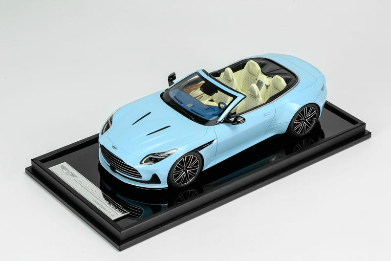 MotorHelix Aston Martin DB12 Coupe 1:18 Resin Model Car