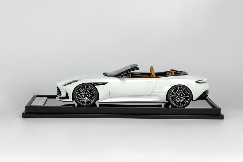MotorHelix Aston Martin DB12 Coupe 1:18 Resin Model Car