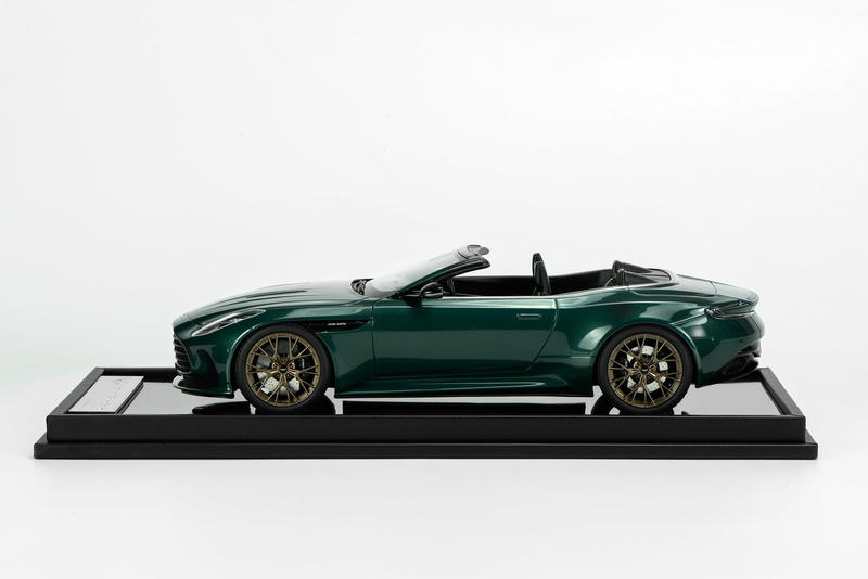 MotorHelix Aston Martin DB12 Coupe 1:18 Resin Model Car