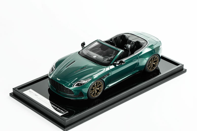 MotorHelix Aston Martin DB12 Coupe 1:18 Resin Model Car