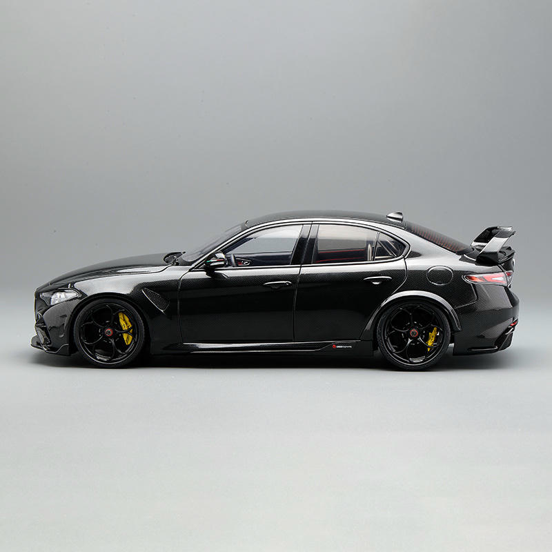 MotorHelix 1:18 Alfa Romeo GTAM Diecast Car — Carbon-Edition