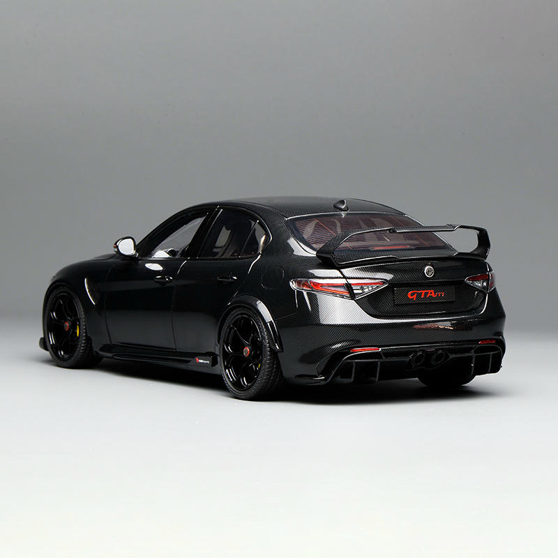 MotorHelix 1:18 Alfa Romeo GTAM Diecast Car — Carbon-Edition