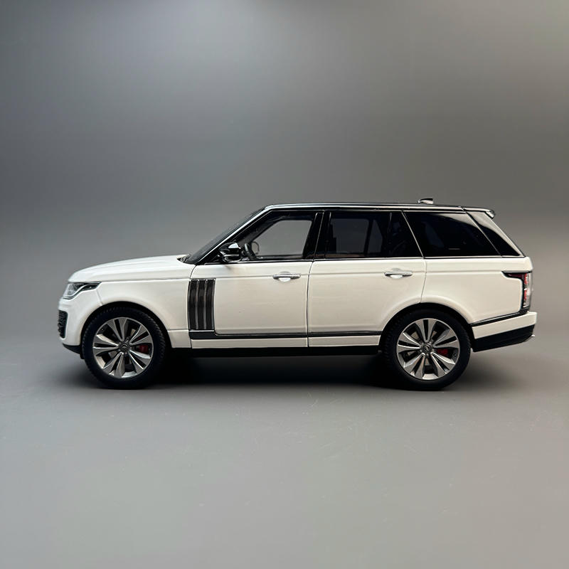 LCD 1:18 Land Rover Range Rover (2020) Diecast Model — White