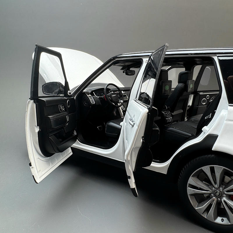 LCD 1:18 Land Rover Range Rover (2020) Diecast Model — White