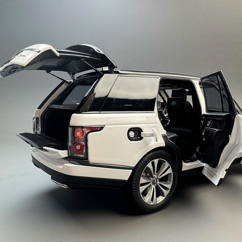 LCD 1:18 Land Rover Range Rover (2020) Diecast Model — White