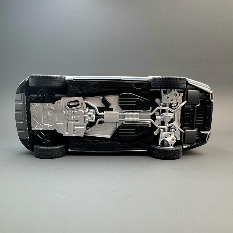 LCD 1:18 Land Rover Range Rover (2020) Diecast Model — White