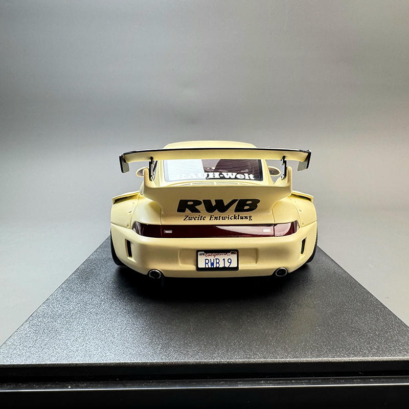 GT Spirit 1:18 Porsche 911 (993) RWB Sandstorm Resin Model