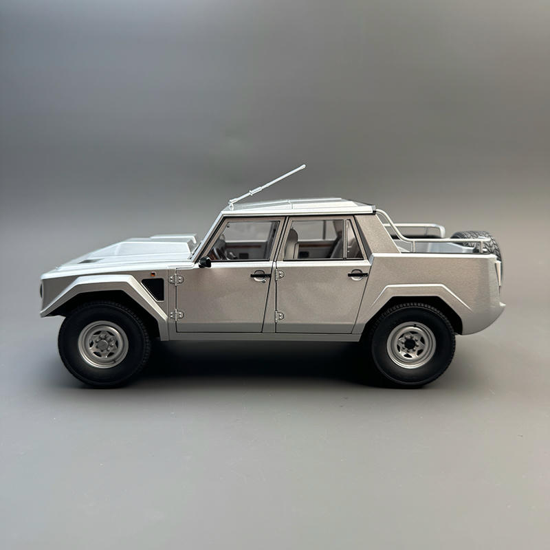 AUTOart 1:18 Lamborghini LM002 Diecast Model