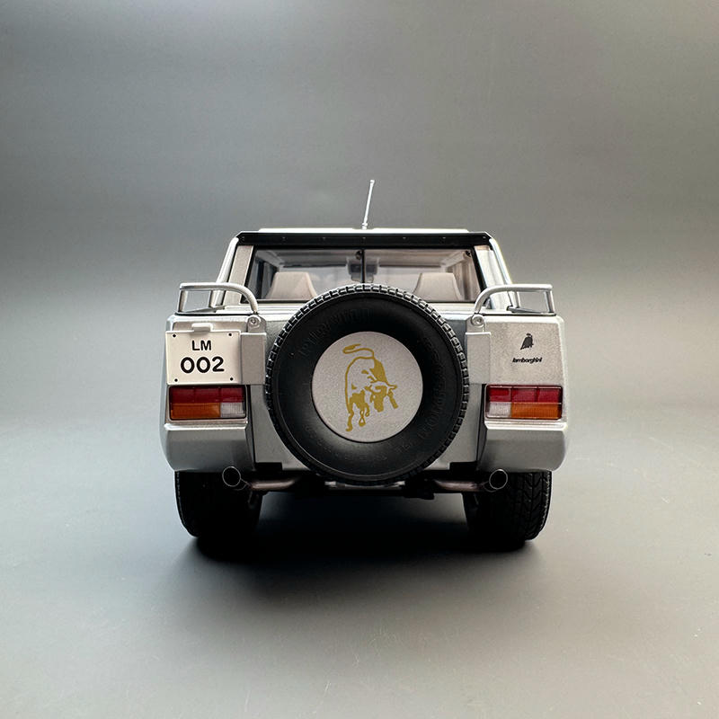AUTOart 1:18 Lamborghini LM002 Diecast Model