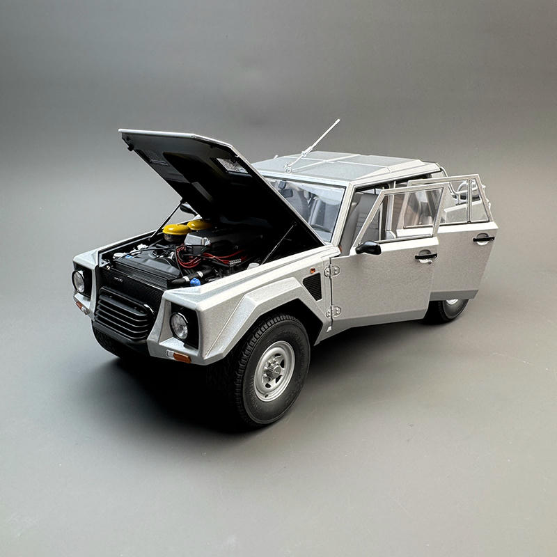 AUTOart 1:18 Lamborghini LM002 Diecast Model