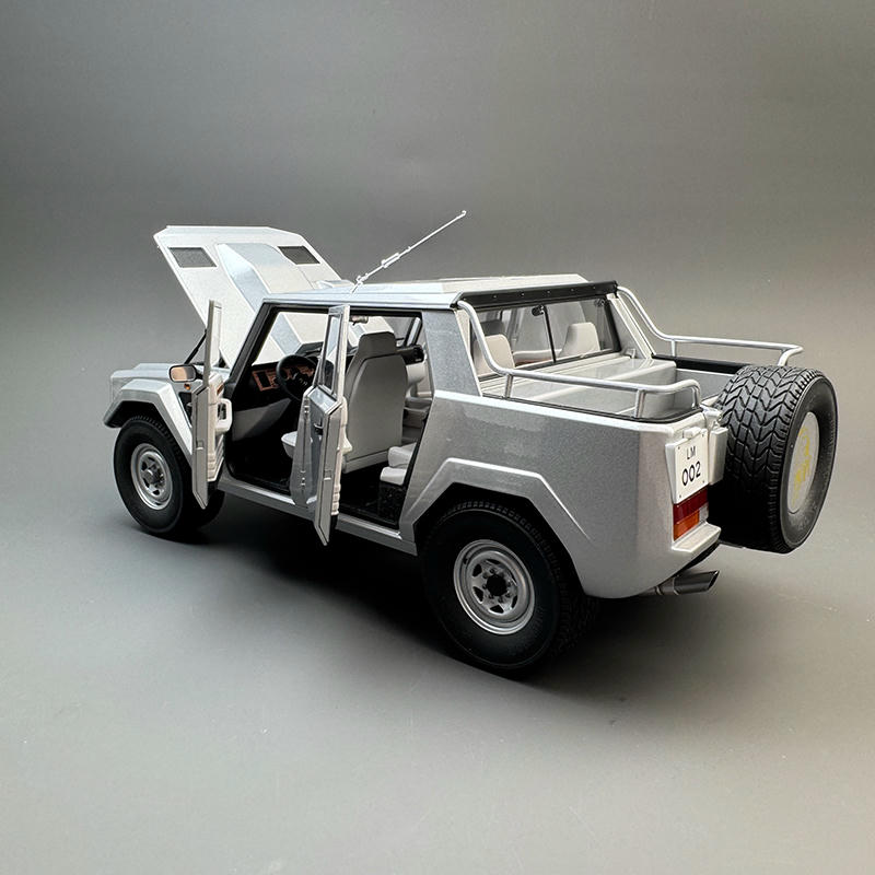 AUTOart 1:18 Lamborghini LM002 Diecast Model