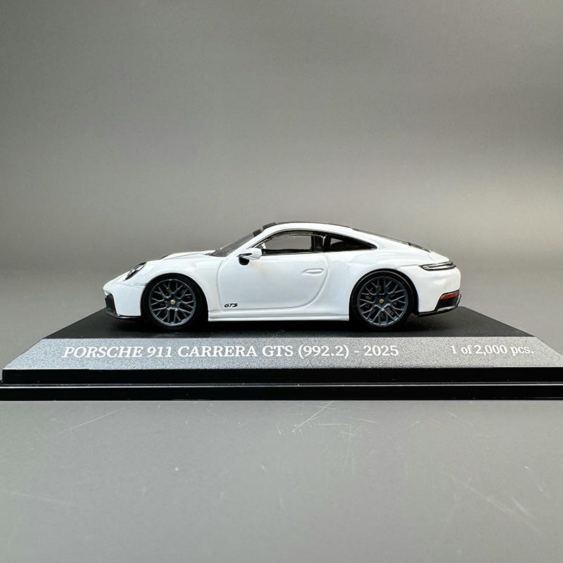 Minichamps 1:64 Porsche 911 GTS Diecast Car