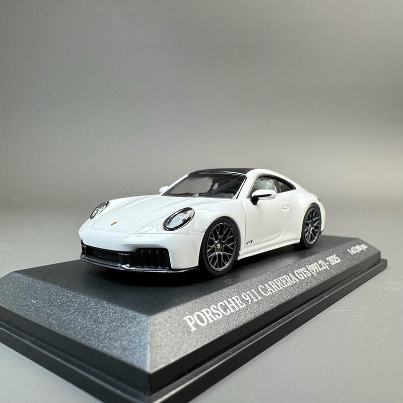 Minichamps 1:64 Porsche 911 GTS Diecast Car