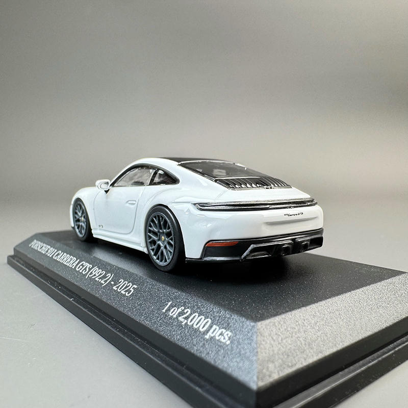 Minichamps 1:64 Porsche 911 GTS Diecast Car