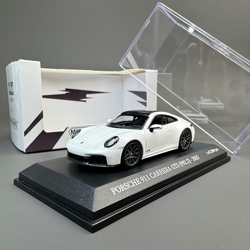 Minichamps 1:64 Porsche 911 GTS Diecast Car
