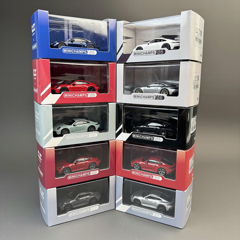 Minichamps 1:64 Porsche 911 GTS Diecast Car