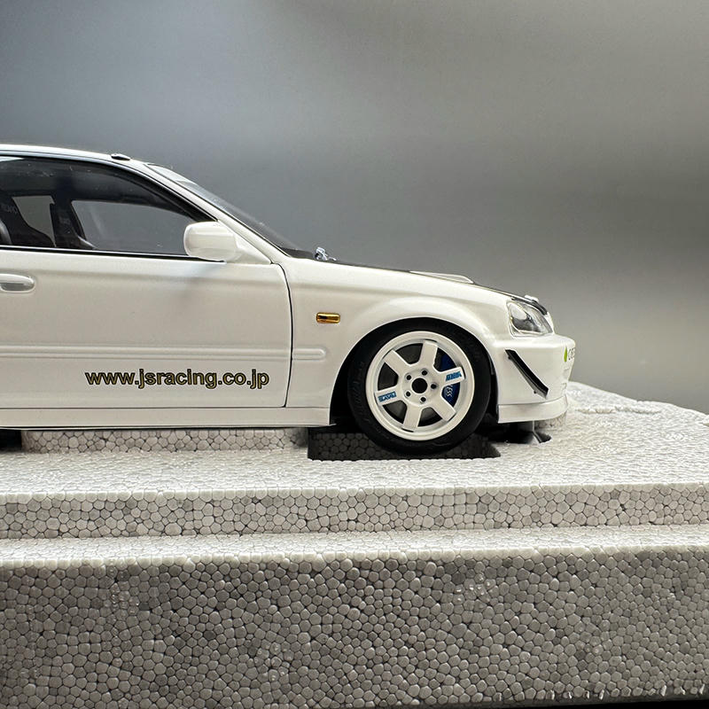 MotorHelix 1:18 Honda Civic Type R (EK9) J's Racing Diecast Model
