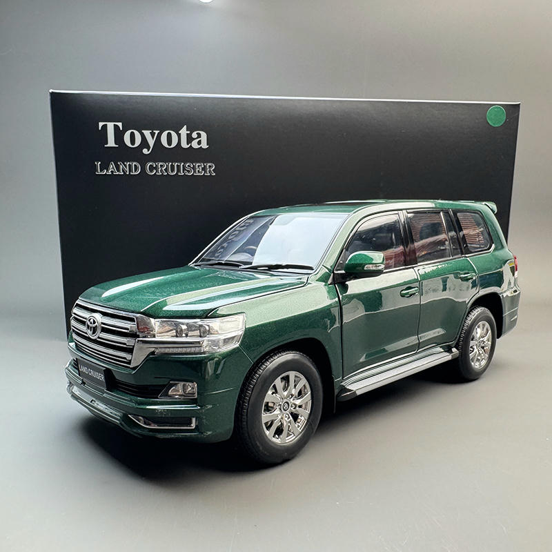 KengFai 1:18 Toyota Land Cruiser 200 Diecast Model
