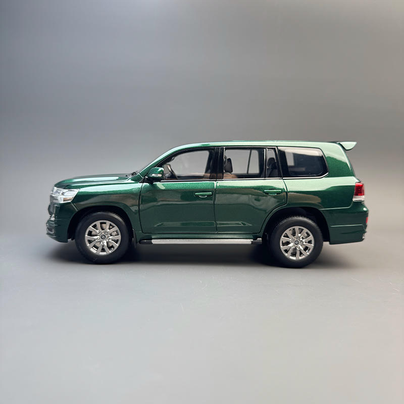 KengFai 1:18 Toyota Land Cruiser 200 Diecast Model