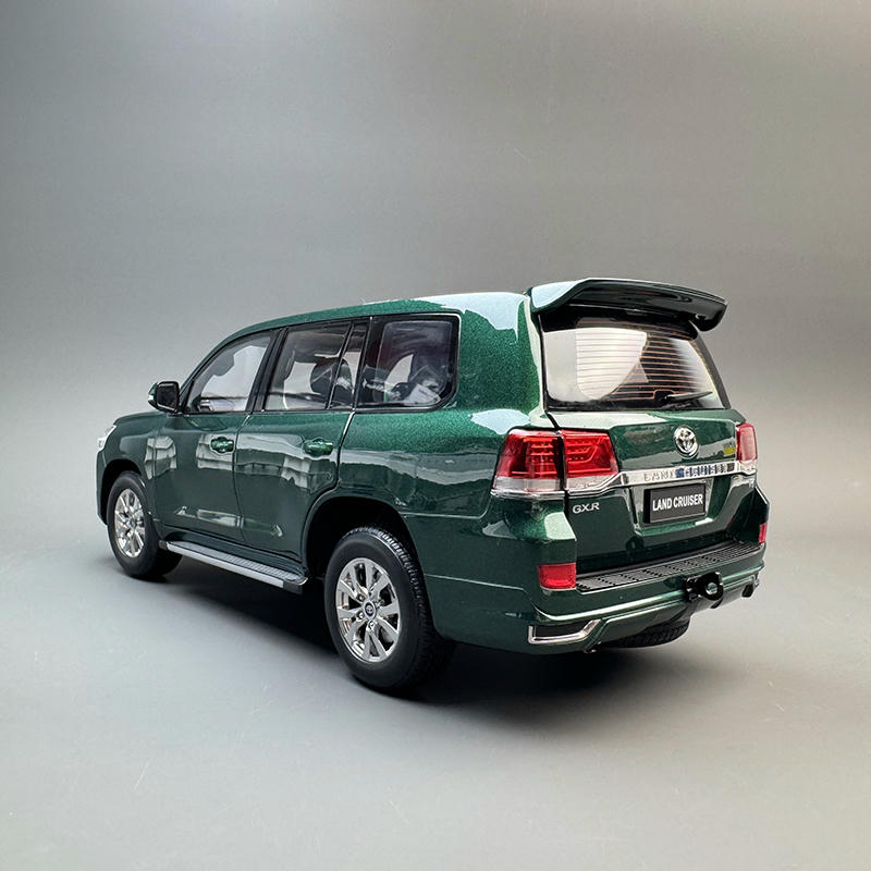 KengFai 1:18 Toyota Land Cruiser 200 Diecast Model