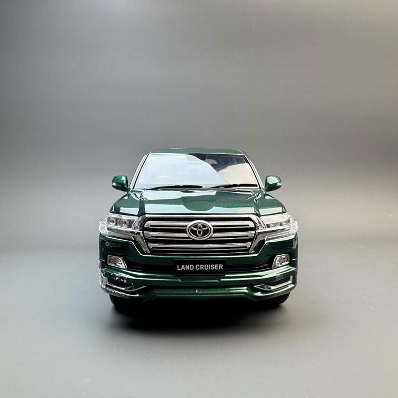 KengFai 1:18 Toyota Land Cruiser 200 Diecast Model