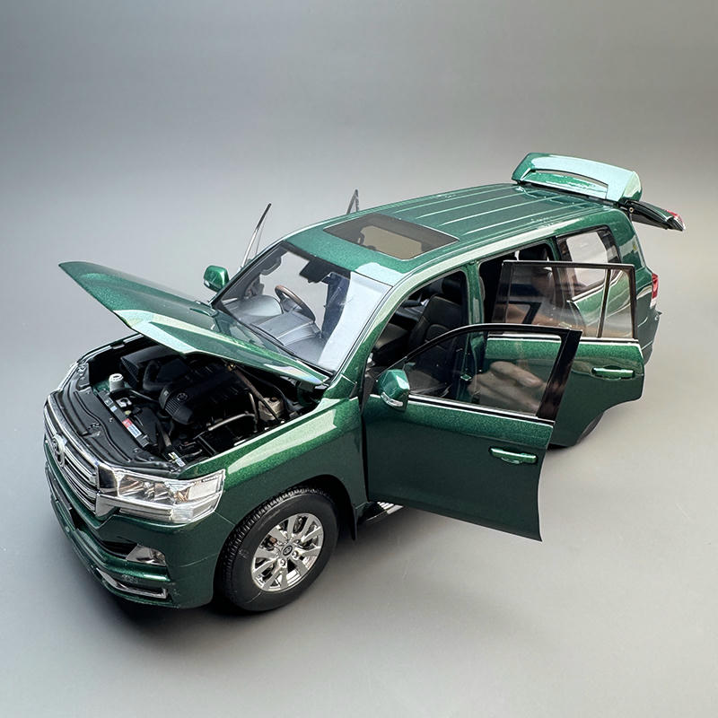 KengFai 1:18 Toyota Land Cruiser 200 Diecast Model