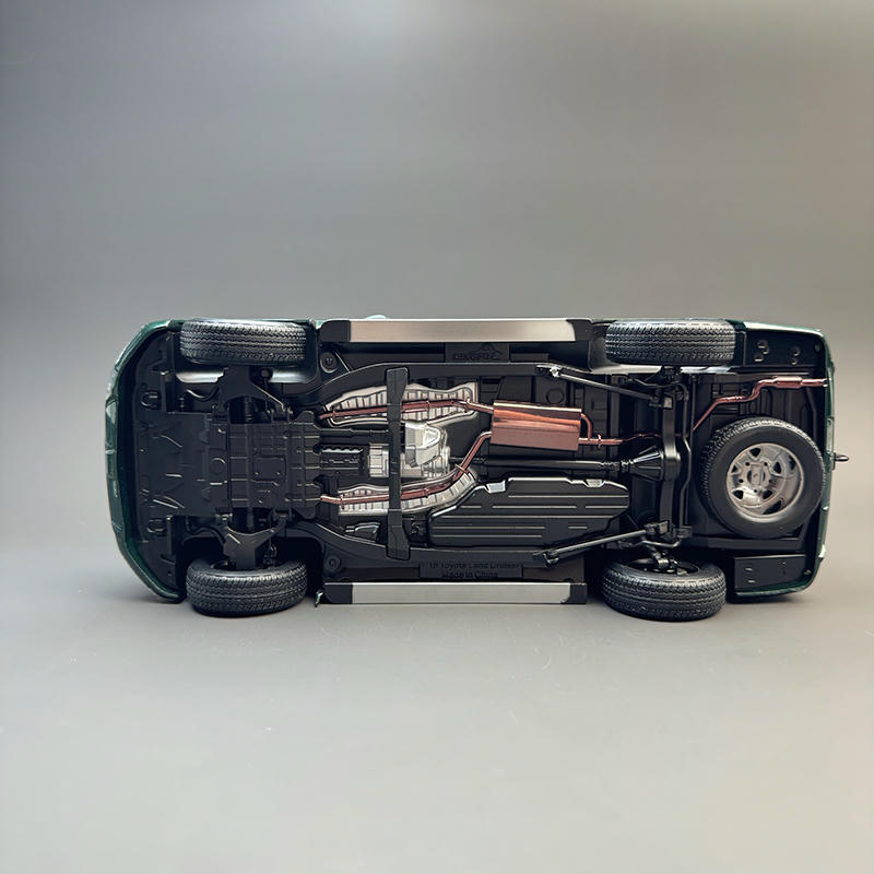 KengFai 1:18 Toyota Land Cruiser 200 Diecast Model