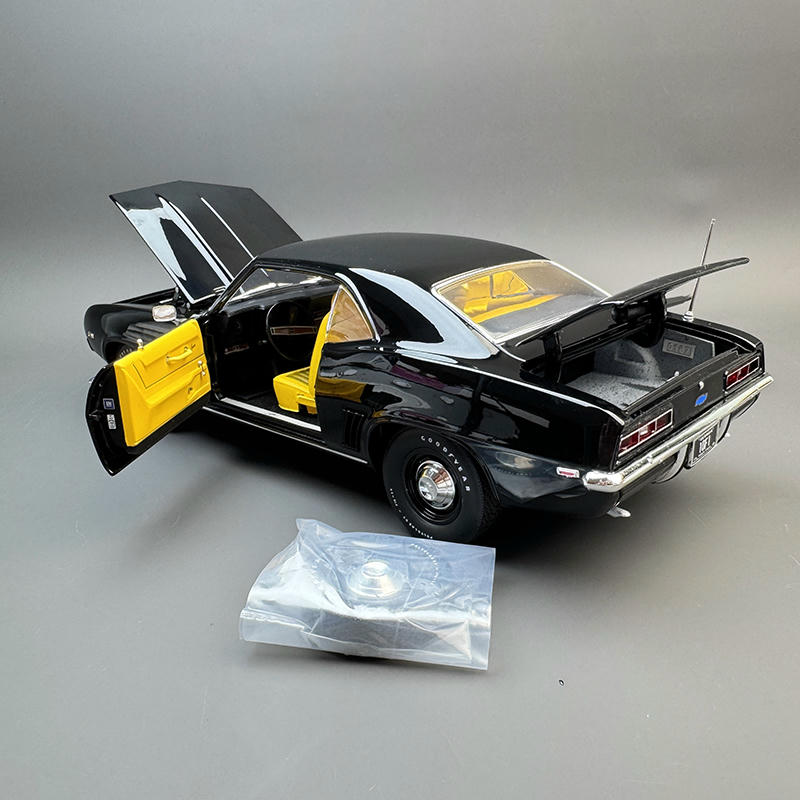 ACME 1:18 1969 Chevrolet COPO Camaro Diecast Model — Black