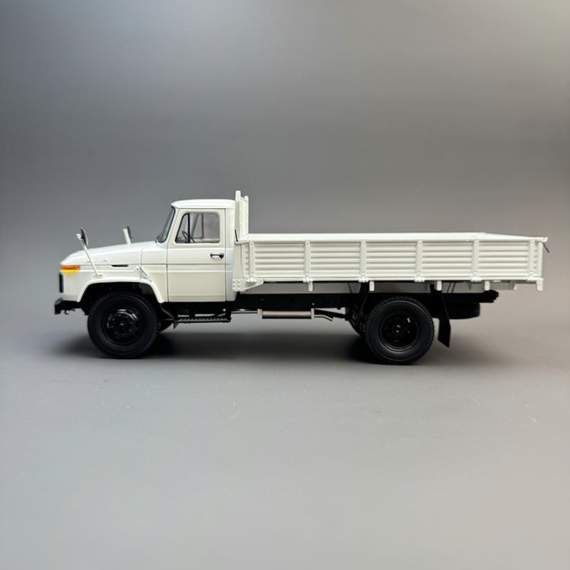 Century Dragon 1:24 Jiefang CA141 Diecast Truck Model