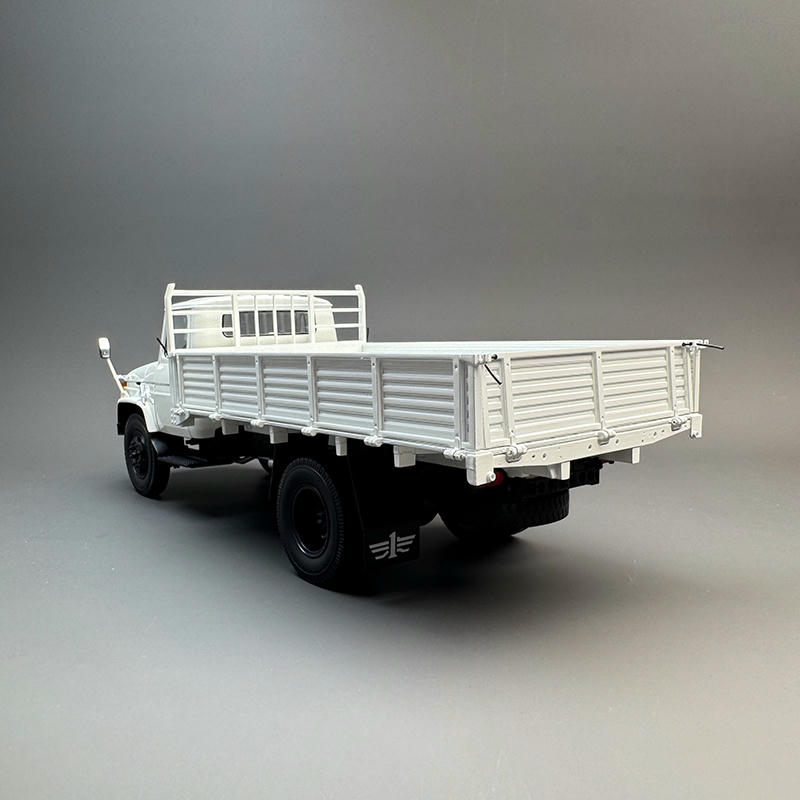 Century Dragon 1:24 Jiefang CA141 Diecast Truck Model