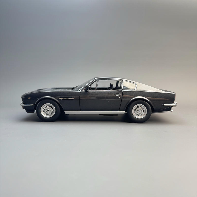 Xiaoguang 1:18 Aston Martin Vantage 007 Edition Diecast Model