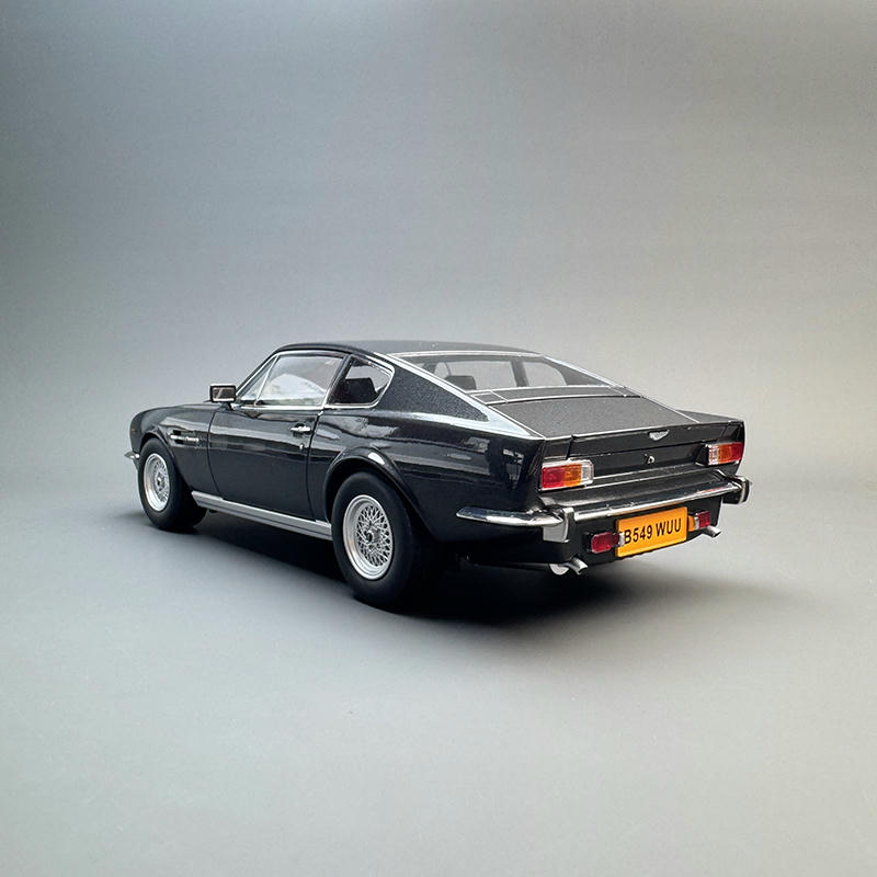 Xiaoguang 1:18 Aston Martin Vantage 007 Edition Diecast Model
