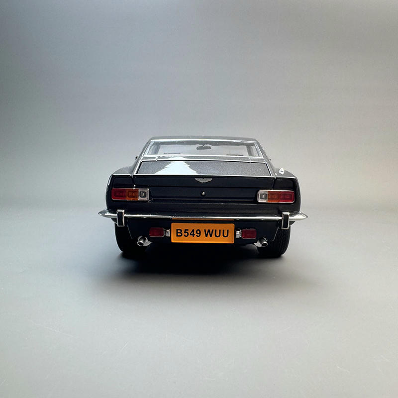 Xiaoguang 1:18 Aston Martin Vantage 007 Edition Diecast Model