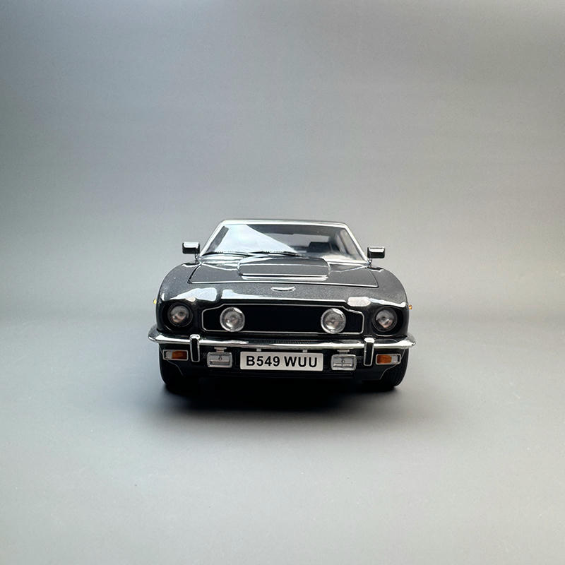 Xiaoguang 1:18 Aston Martin Vantage 007 Edition Diecast Model