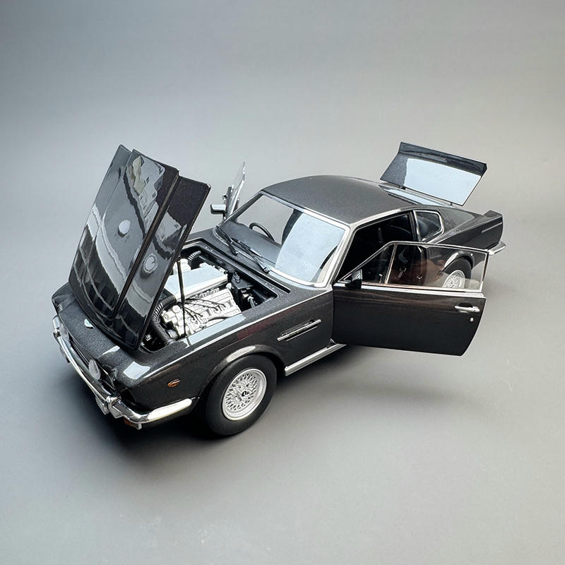 Xiaoguang 1:18 Aston Martin Vantage 007 Edition Diecast Model