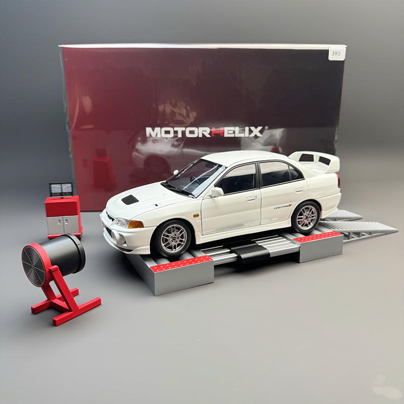 MotorHelix 1:18 Mitsubishi Lancer Evolution IV GSR Diecast Model