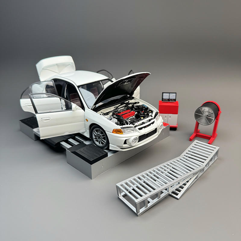 MotorHelix 1:18 Mitsubishi Lancer Evolution IV GSR Diecast Model