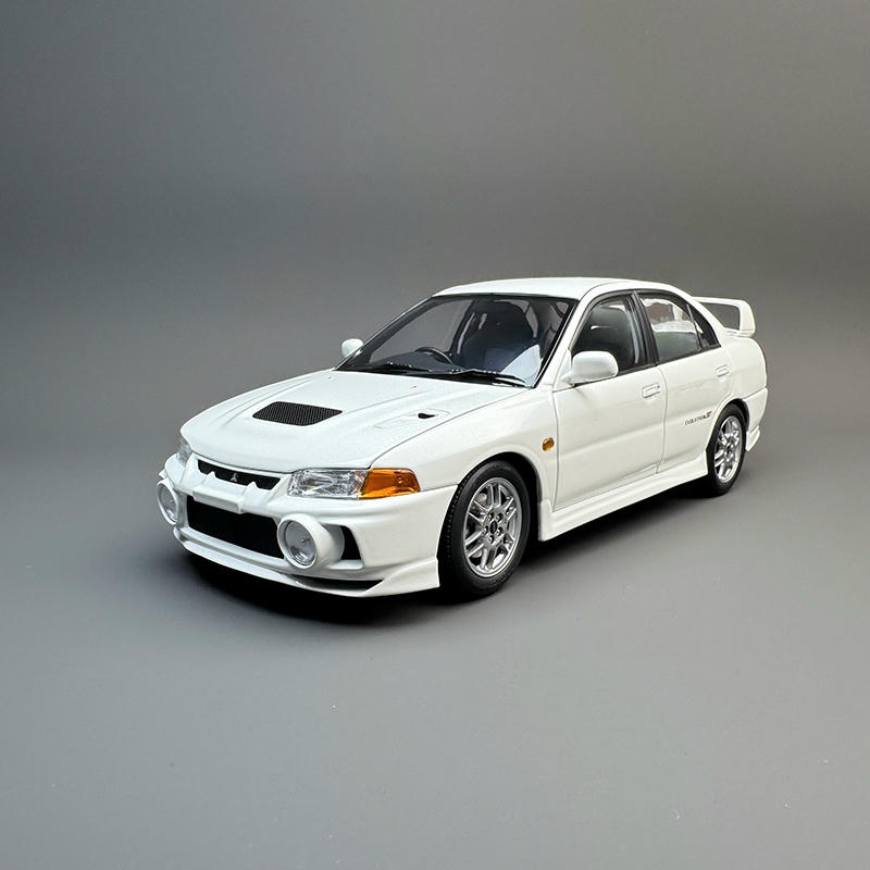 MotorHelix 1:18 Mitsubishi Lancer Evolution IV GSR Diecast Model